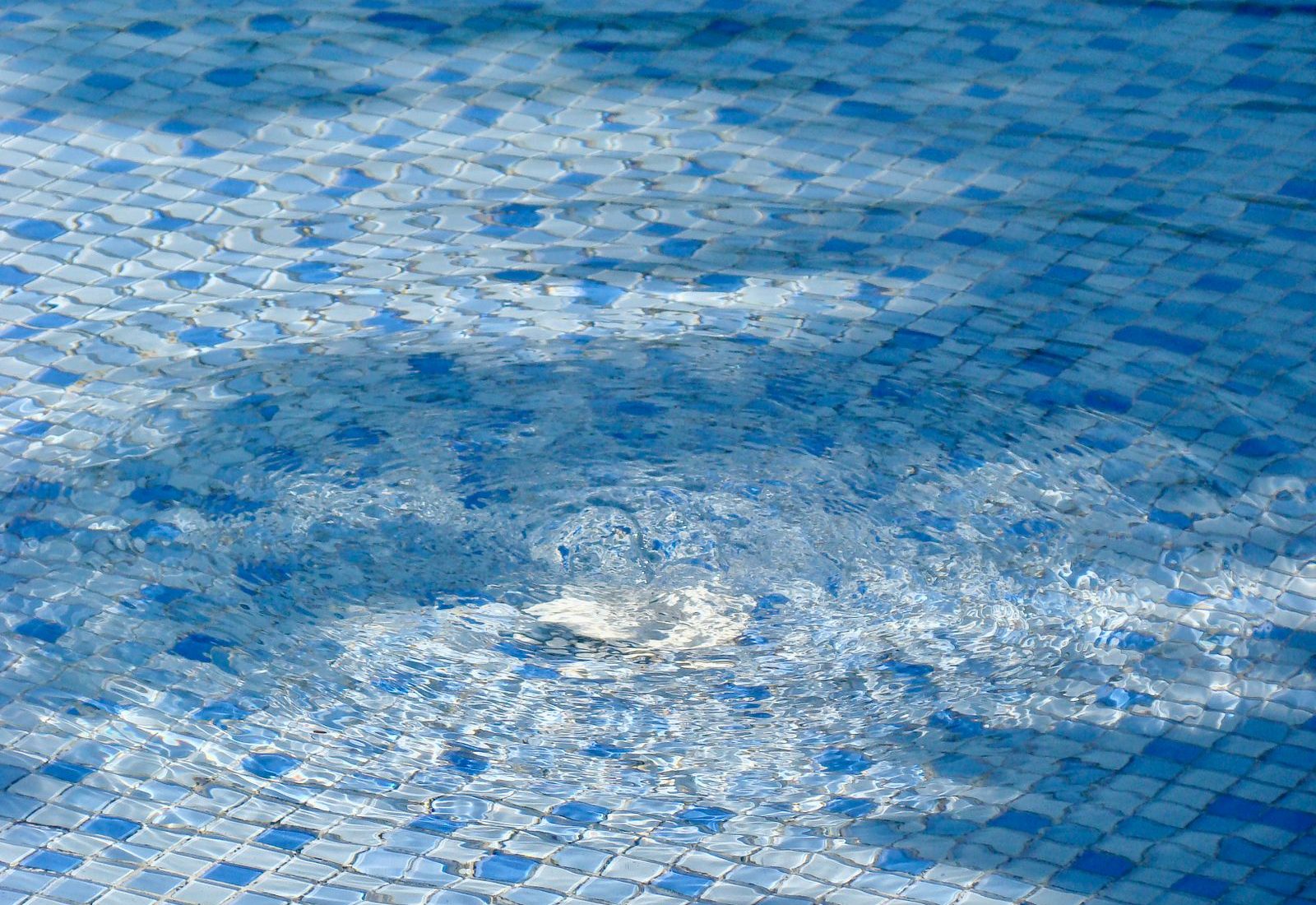 Économies d&rsquo;eau pour les piscines — gestes prioritaires