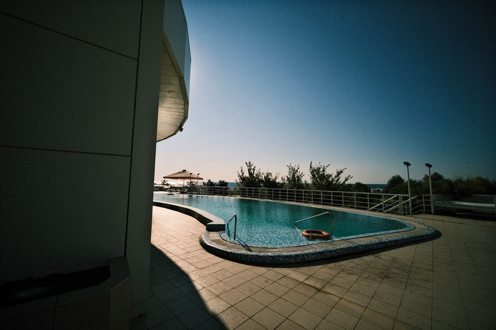 Meilleurs matériaux pour rebord de piscine : critères et comparatif
