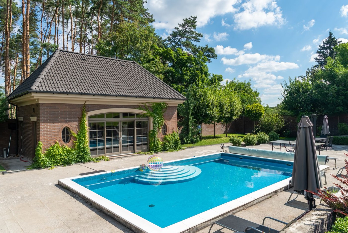 Guide abri de piscine : sécurité, urbanisme et coûts indicatifs