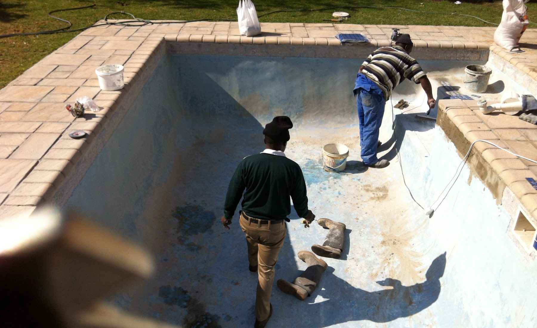 Piscine et limite de propriété : la distance que le PLU impose vraiment