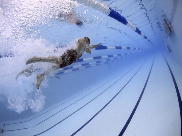 Récupération d&rsquo;eau de pluie pour piscine : cadre et économies