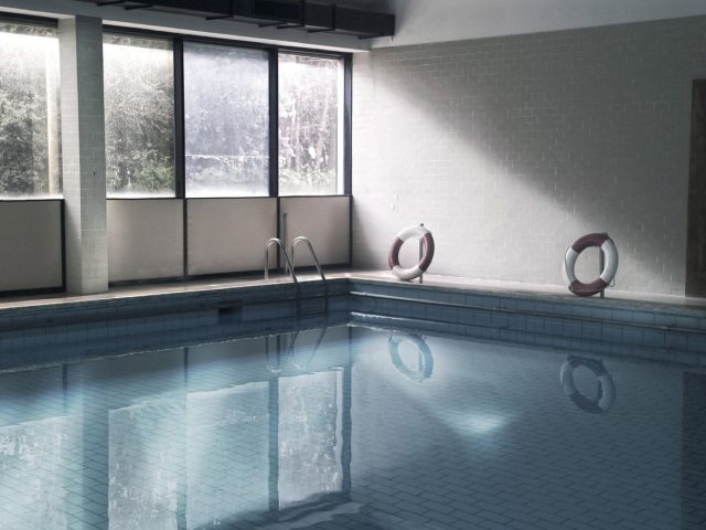 Filtre sable ou cartouche : quel choix pour votre piscine