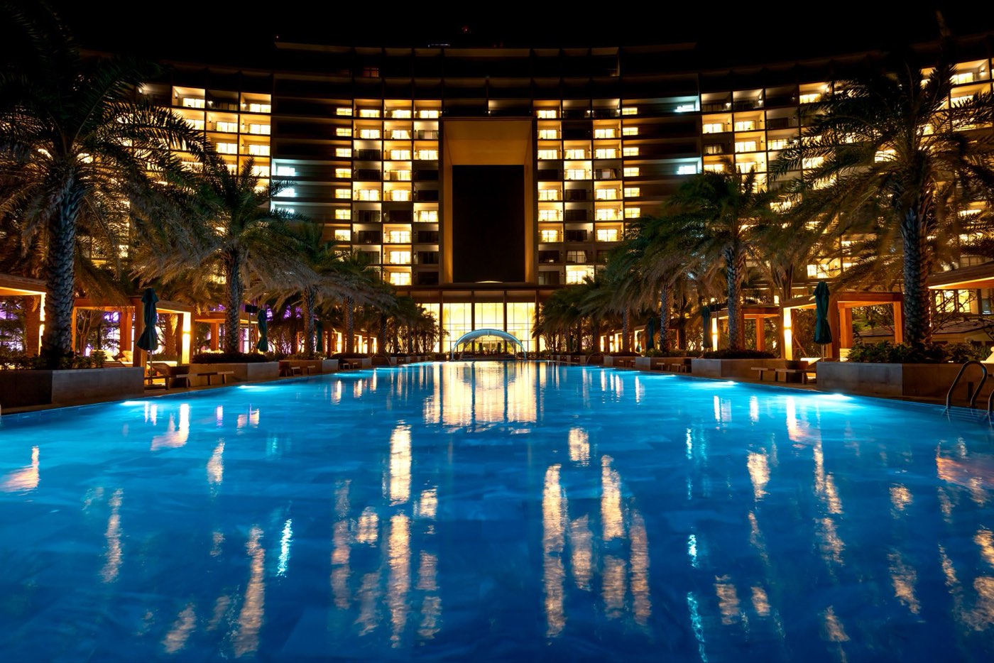 Éclairage LED autour d&rsquo;une piscine : sécurité et choix