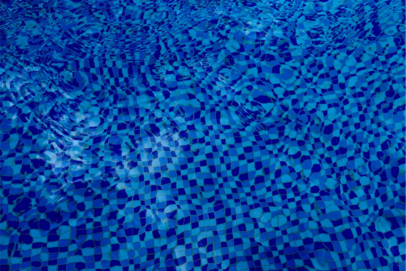 Liner piscine : guide, types et épaisseurs