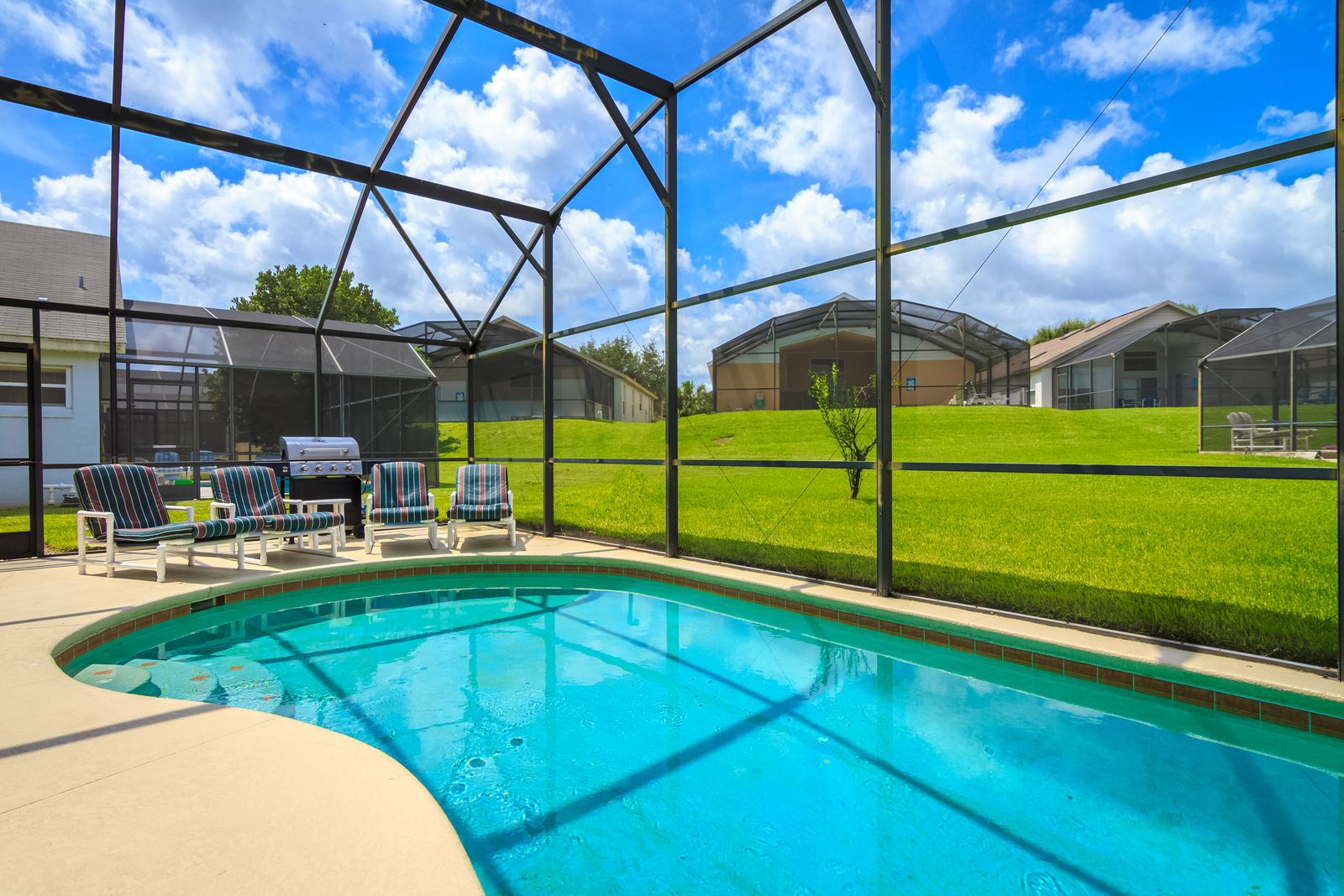 Les meilleurs abris de piscine pour un usage familial en 2025