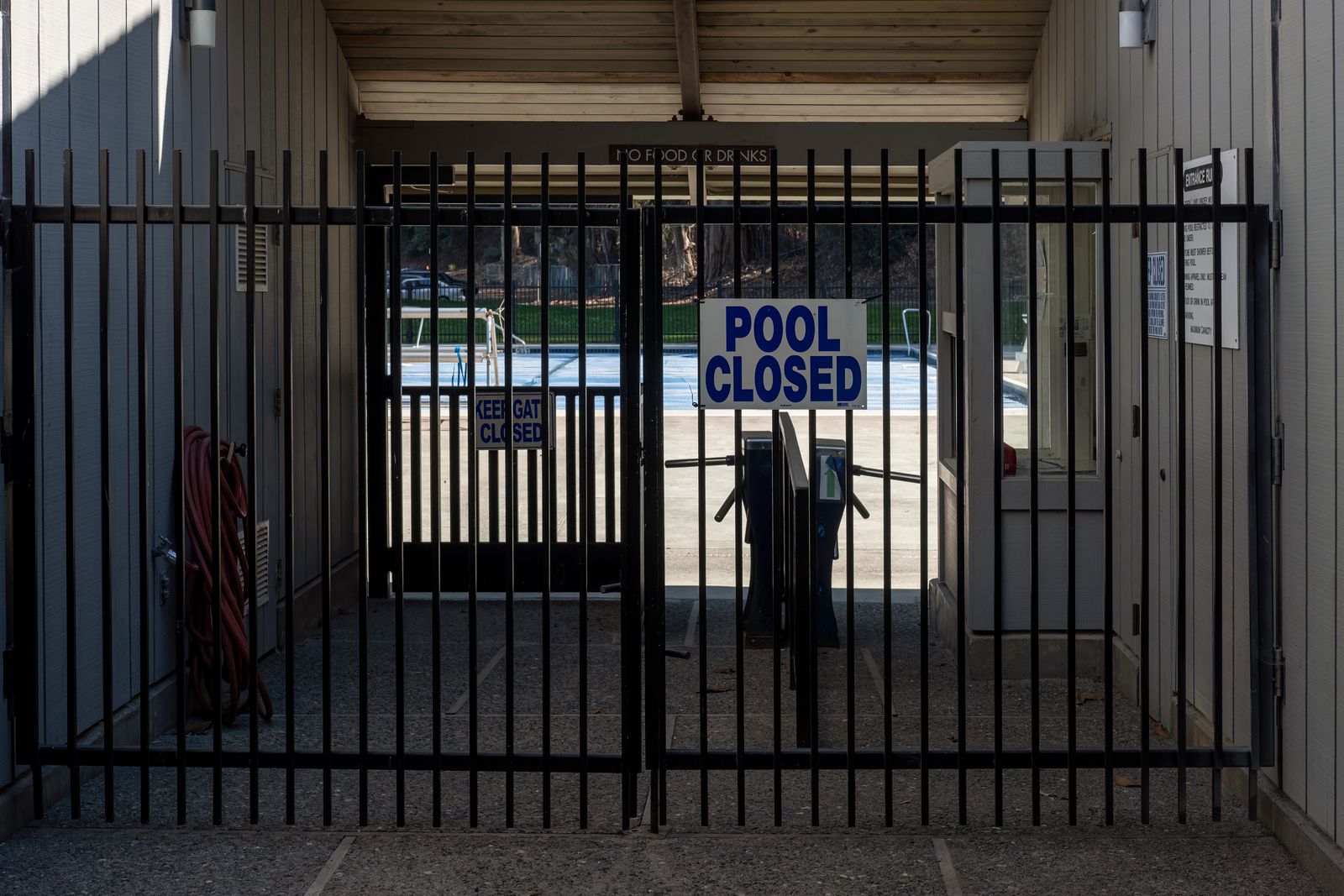 Sécurité et obligations pour piscines privées et publiques