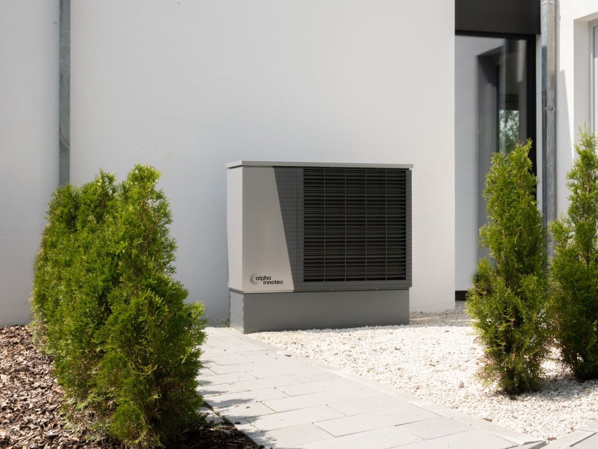 Comparatif pompe à chaleur air-eau vs géothermie