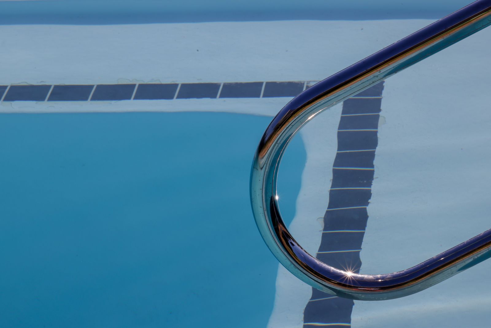 Comparatif Pentair vs AstralPool pour pompe de piscine