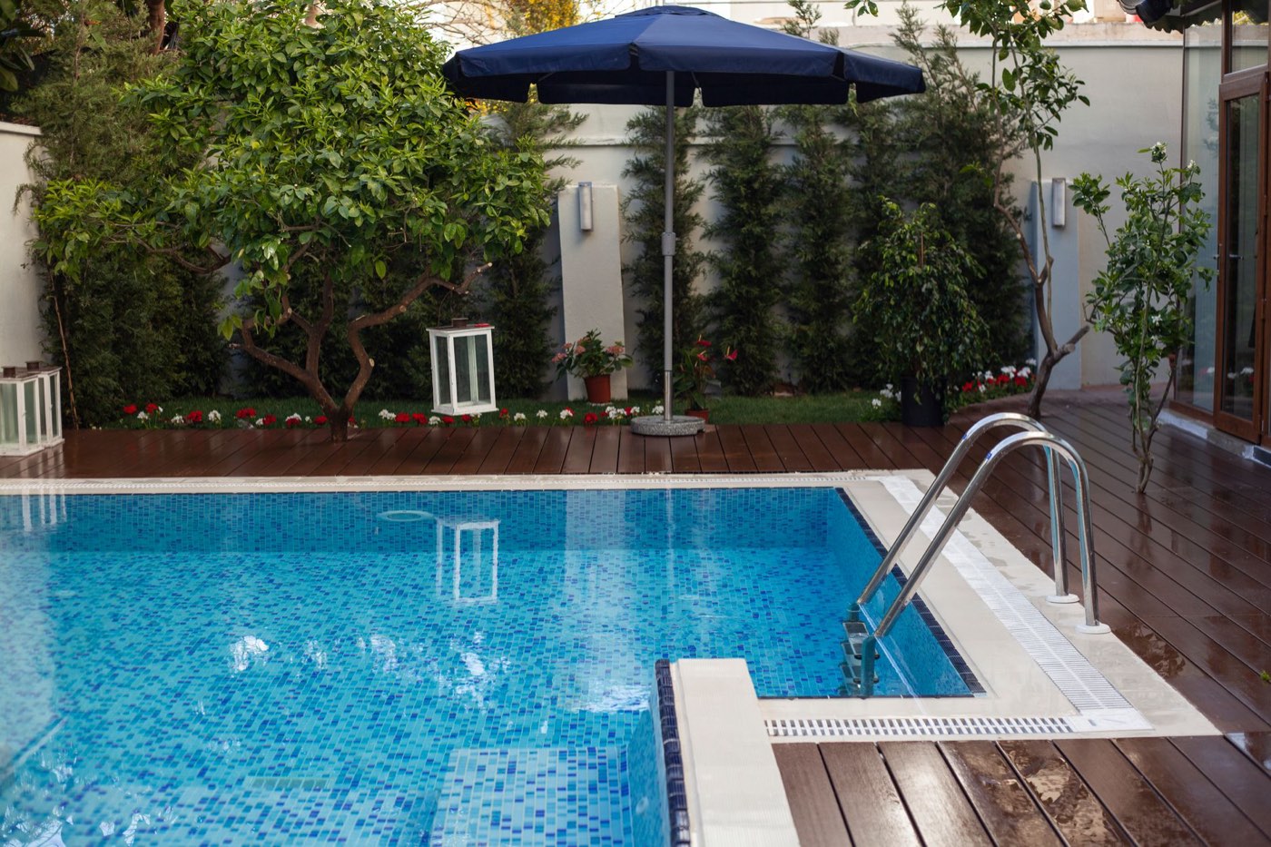 Piscine en bois : guide, options et démarches (27/09/2026)