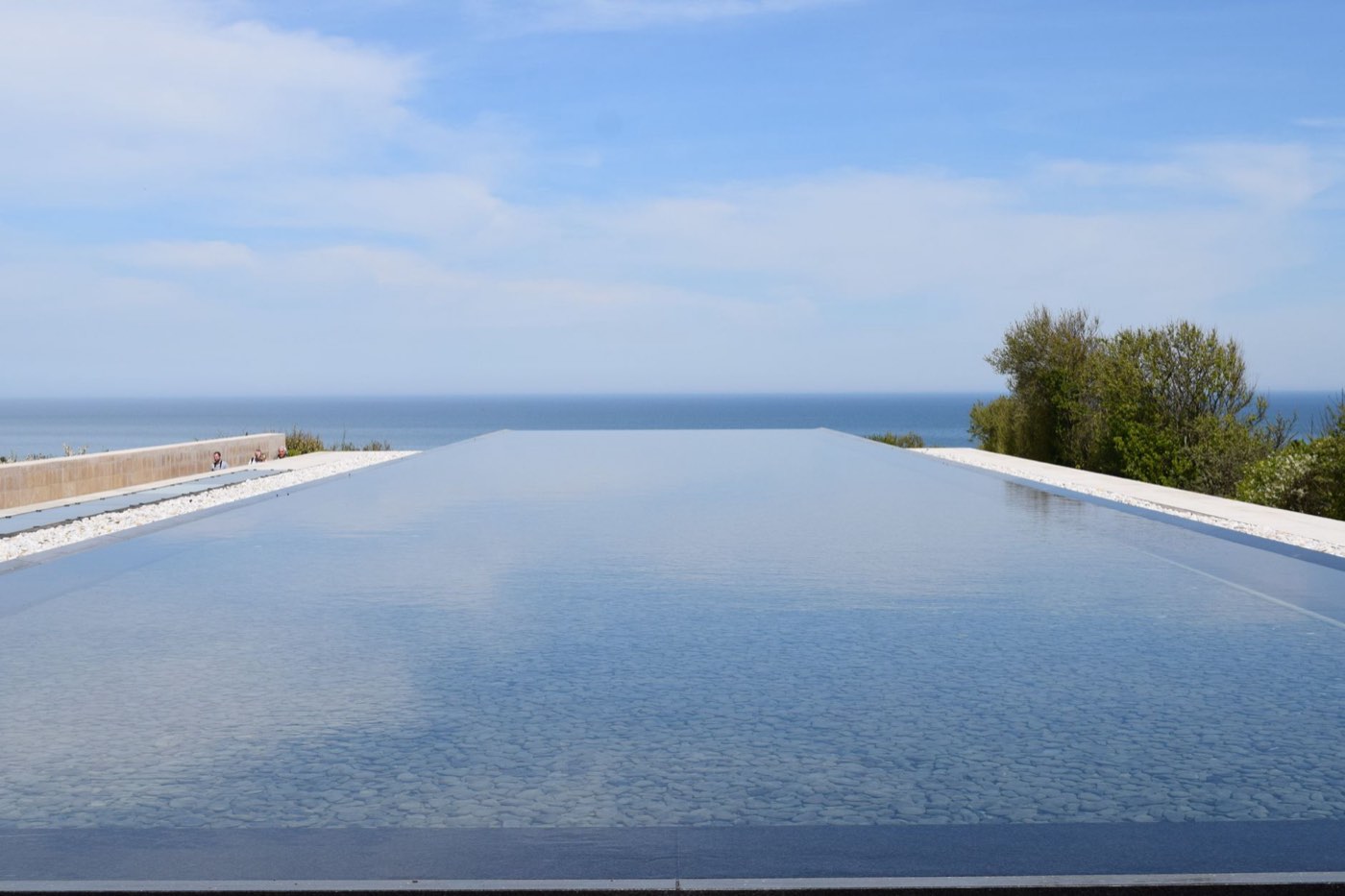 Piscine miroir : concept, technique et réglementation
