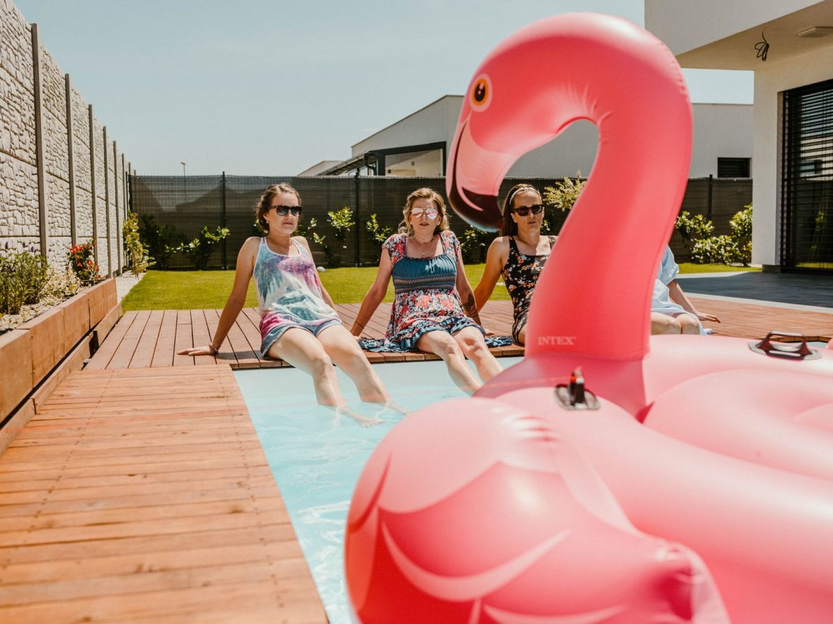 Comment monter une piscine semi-enterrée : guide étape par étape