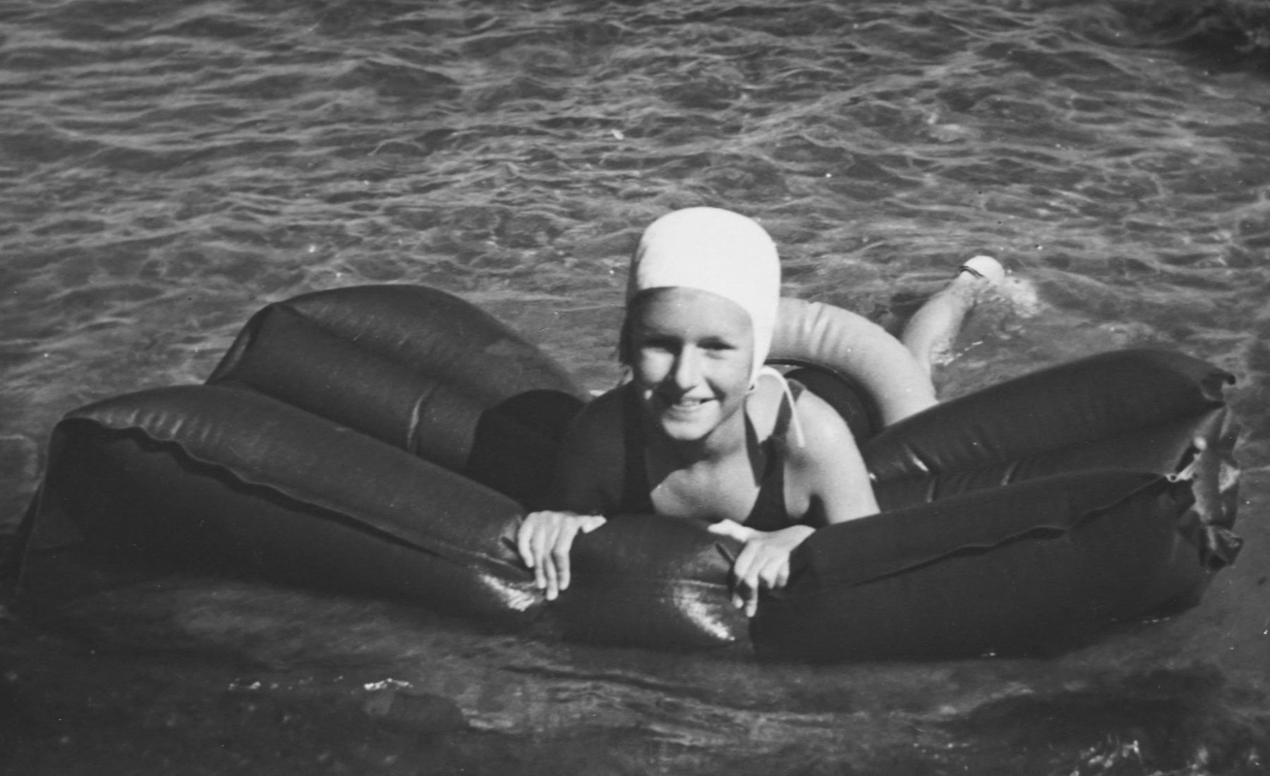 Préserver une piscine emblématique des années 70 : conseils pratiques