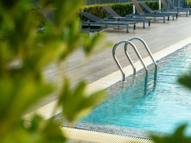60 ans d’innovation : comment Desjoyaux a révolutionné l’accès à la piscine