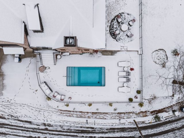 Comment profiter des remises pour faciliter l’hivernage de votre piscine ?