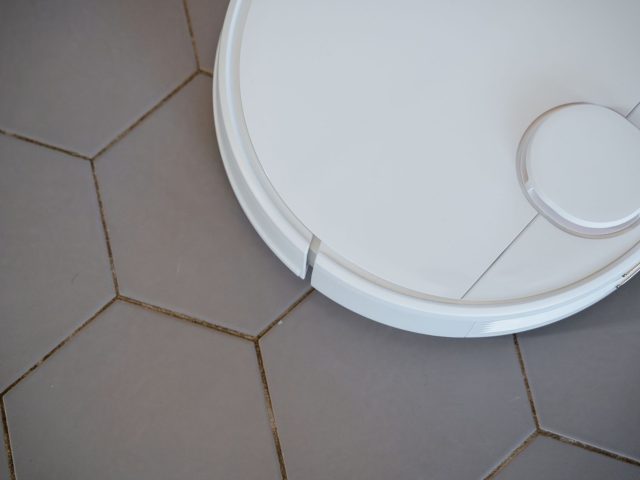 Comment l’aspirateur robot Roborock simplifie l’entretien de votre piscine ?