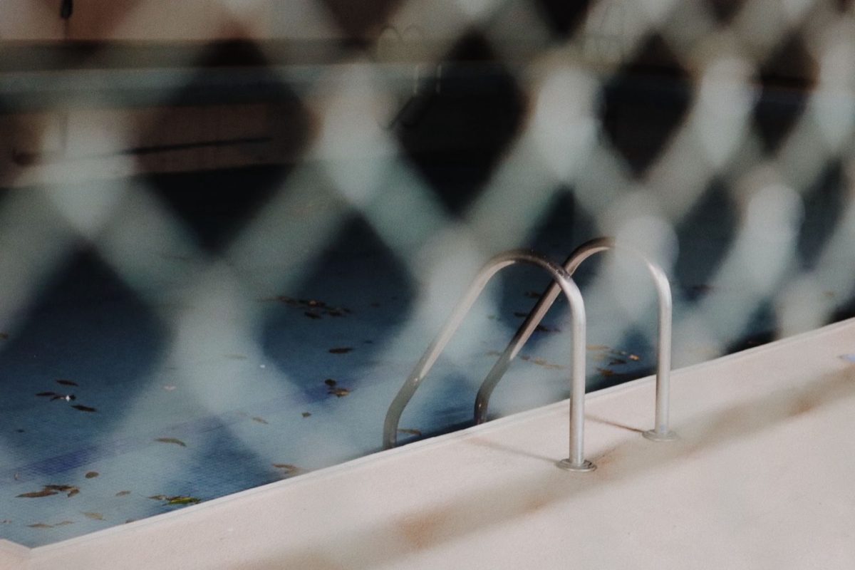 Sécuriser les abords d’une piscine privée : obligations et