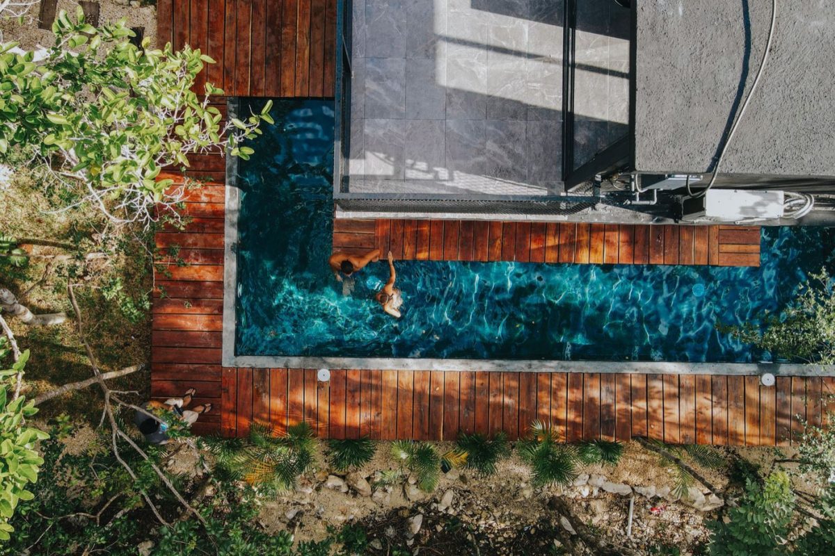 Tendances matériaux naturels autour de la piscine