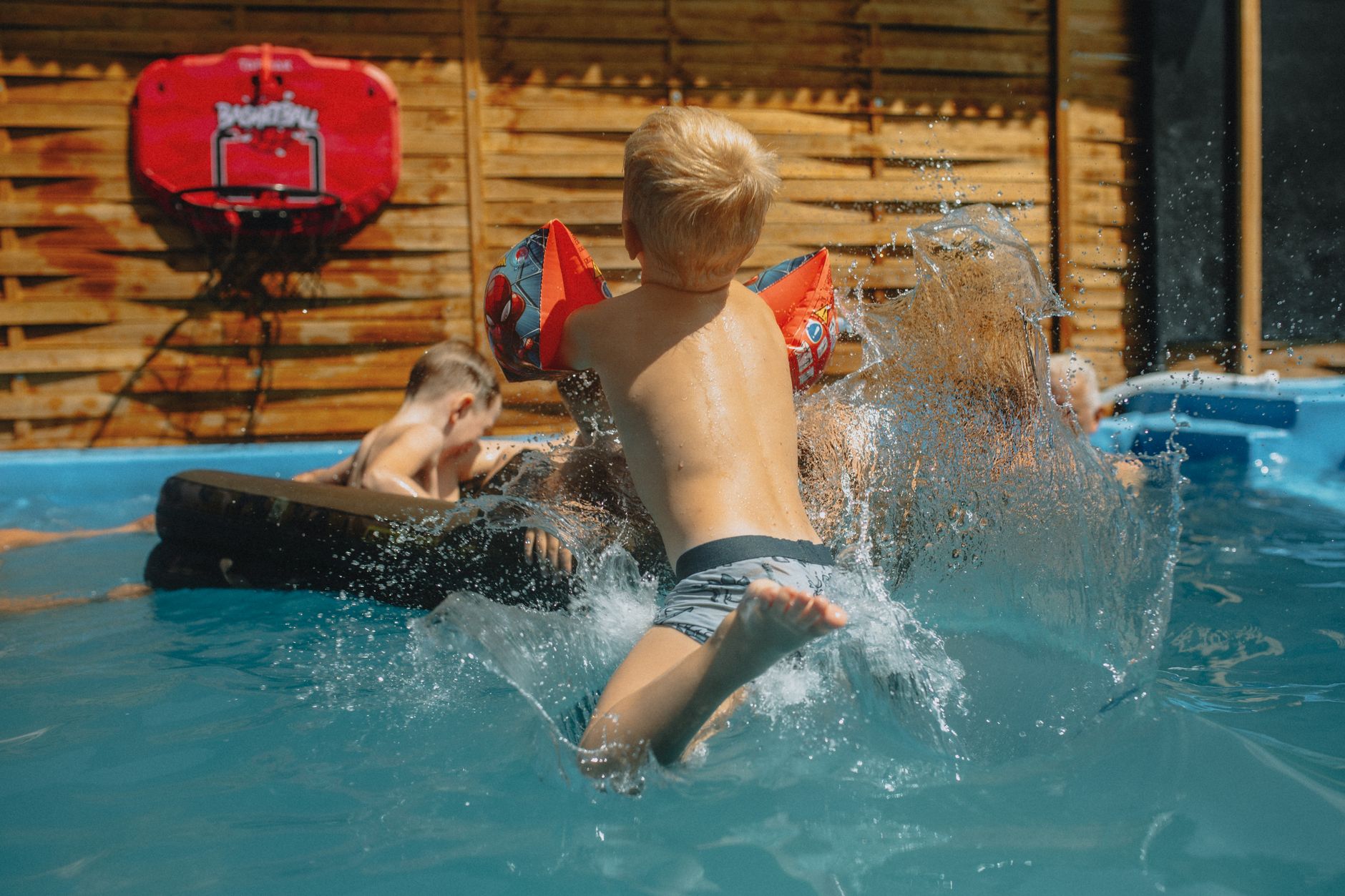 Filtre sable ou cartouche : quel choix pour votre piscine