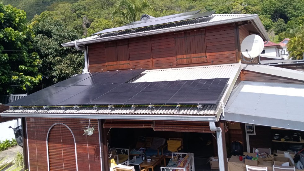 Panneau solaire à La Réunion : produire, revendre, stocker