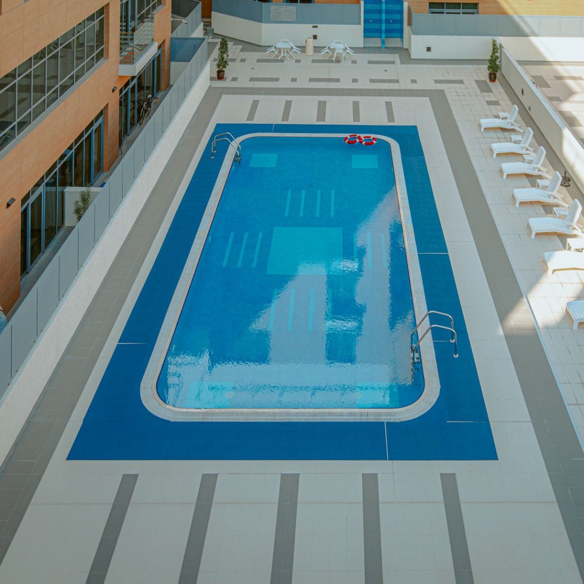 Piscine mal construite : attention aux coûts cachés qui explosent